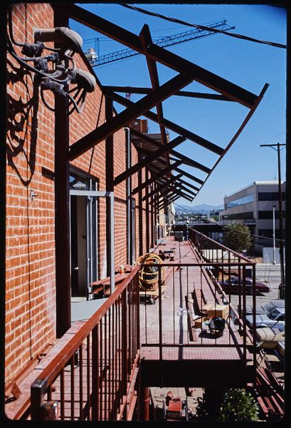Gehry's stainless-steel canopy framework under construction, 1987 remodel