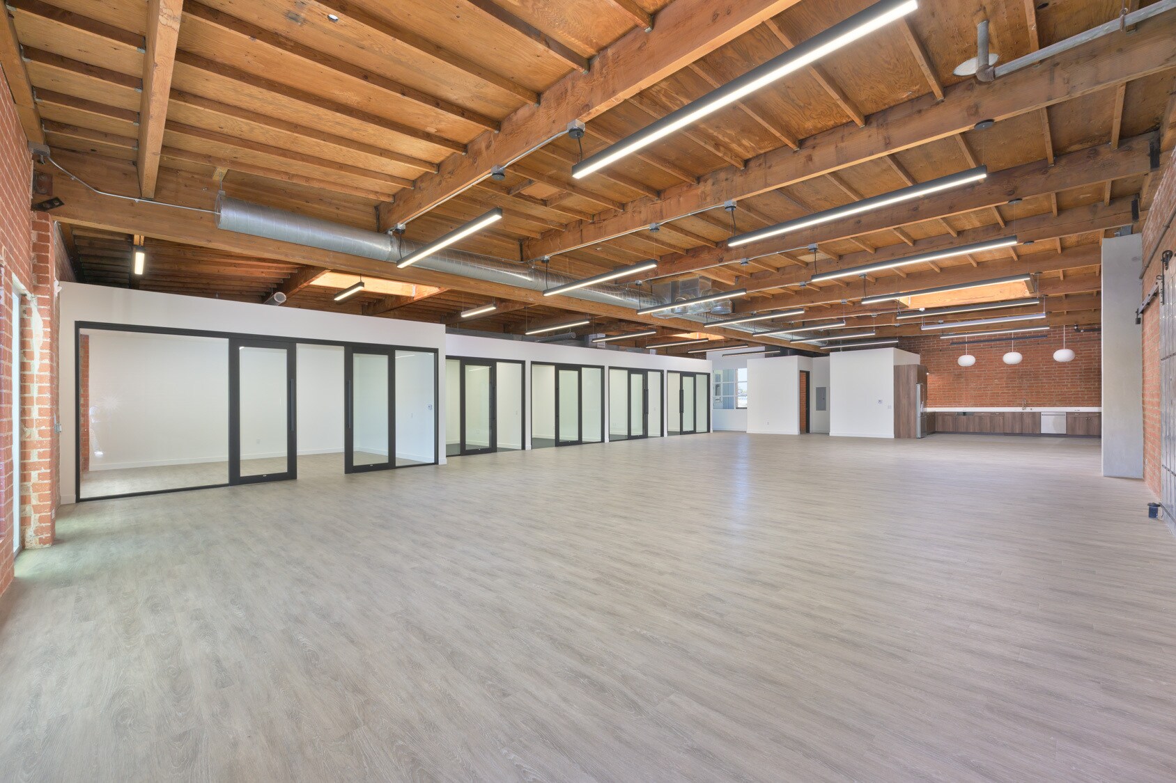 Bow-truss open bullpen